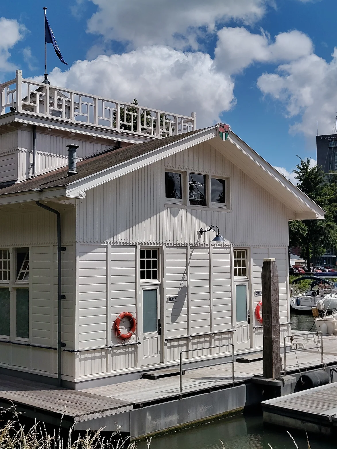 Photo of a white floating house, taken with the automatic setting on a Fairphone Gen. 6